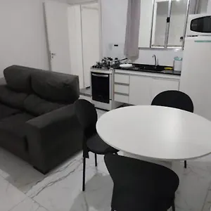 2 Dormitórios Em Apartamento